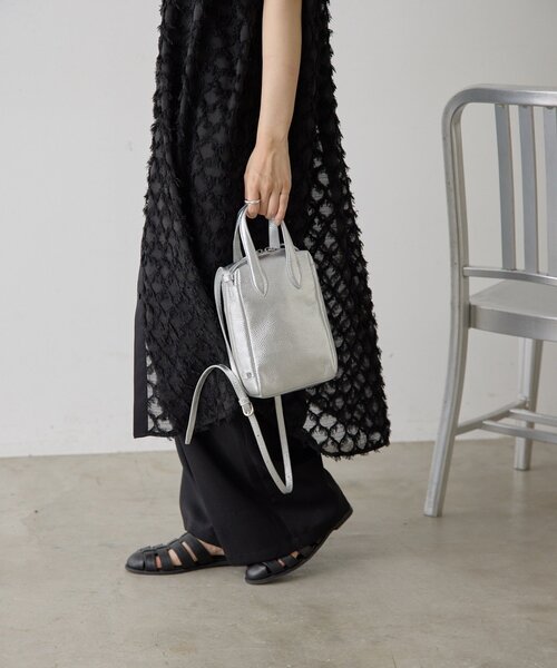 ear PAPILLONNER(イアパピヨネ)の「《本革/2way》縦型ミニポシェットバッグ(ショルダーバッグ・レディース・シルバー/ブルー系その他/ブラック・FREE)」の5枚目の写真
