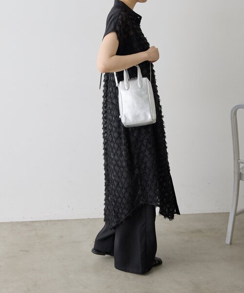 ear PAPILLONNER(イアパピヨネ)の「《本革/2way》縦型ミニポシェットバッグ(ショルダーバッグ・レディース・シルバー/ブルー系その他/ブラック・FREE)」の7枚目の写真