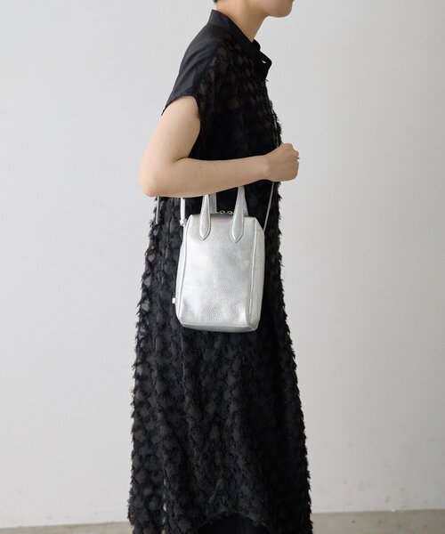 ear PAPILLONNER(イアパピヨネ)の「《本革/2way》縦型ミニポシェットバッグ(ショルダーバッグ・レディース・シルバー/ブルー系その他/ブラック・FREE)」の8枚目の写真