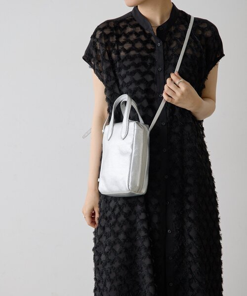 ear PAPILLONNER(イアパピヨネ)の「《本革/2way》縦型ミニポシェットバッグ(ショルダーバッグ・レディース・シルバー/ブルー系その他/ブラック・FREE)」の9枚目の写真
