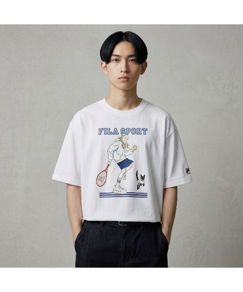 FILA(フィラ)の「SAITOH YUSUKE×FILA GRAPHIC TEE / サイトウユウスケ×フィラ グラフィックティーシャツ(Tシャツ/カットソー・レディース・ラベンダー/ホワイト・XL/L/M/S)」の1枚目の写真