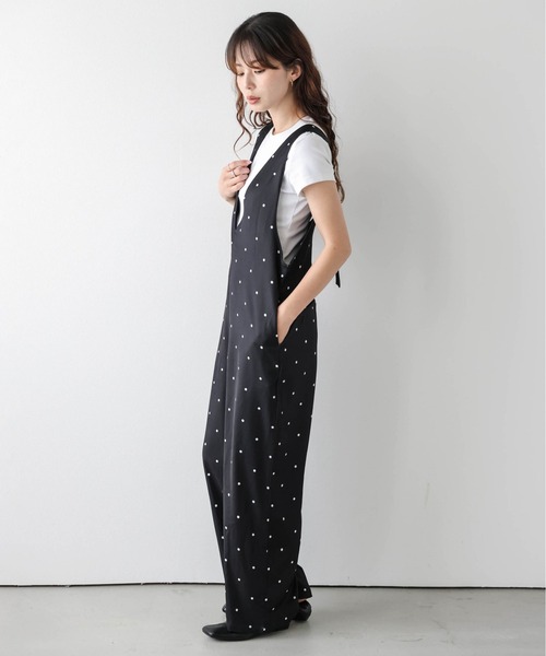 SUGAR BISKET(シュガービスケット)の「ドット柄 Vネック サロペット(サロペット/オーバーオール・レディース・アイボリー/ブラック・フリー)」の5枚目の写真