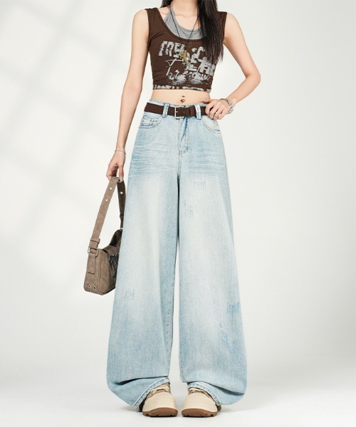 AMAJI(アマジ)の「裾クラッシュ加工 ストレートデニムパンツ(デニムパンツ・レディース・ライトブルー・SMALL/MEDIUM/LARGE/X-LARGE)」の4枚目の写真