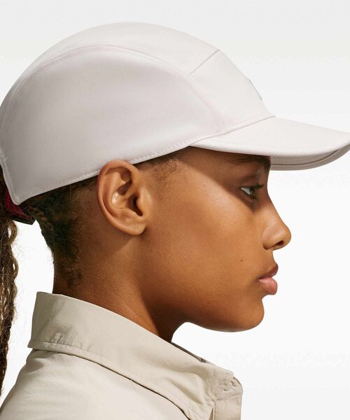 ACG（エィシージー）の「ナイキ ACG フライ アンストラクチャード キャップ / Nike ACG Fly Unstructured Cap IH8673-104 Light Orewood Brown（キャップ・メンズ・ブラウン系その他・M/L/S/M/L/XL）」の2枚目の写真