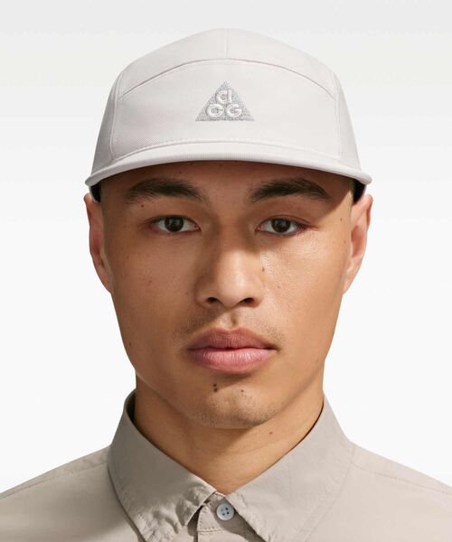 ACG（エィシージー）の「ナイキ ACG フライ アンストラクチャード キャップ / Nike ACG Fly Unstructured Cap IH8673-104 Light Orewood Brown（キャップ・メンズ・ブラウン系その他・M/L/S/M/L/XL）」の3枚目の写真