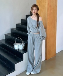オフショルダースウェット+パンツセットアップ