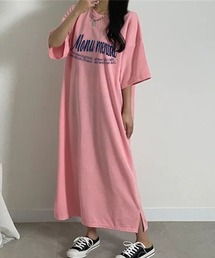 ゆるっと着るだけでこなれ見え！ロゴプリントが映える大人カジュアルTシャツワンピース
