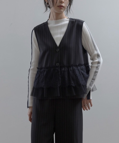 Eimee Law(エイミーロウ)の「ピンストライプ レースフリルベスト×パンツ セットアップ(セットアップ・レディース・ダークグレー/ブラック・MEDIUM)」の22枚目の写真