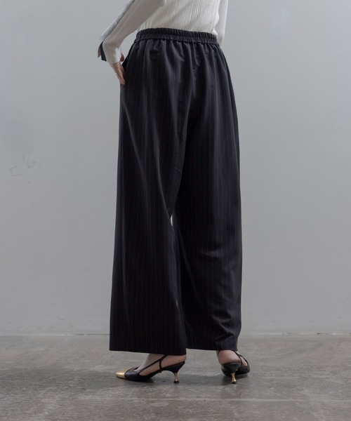 Eimee Law(エイミーロウ)の「ピンストライプ レースフリルベスト×パンツ セットアップ(セットアップ・レディース・ダークグレー/ブラック・MEDIUM)」の14枚目の写真