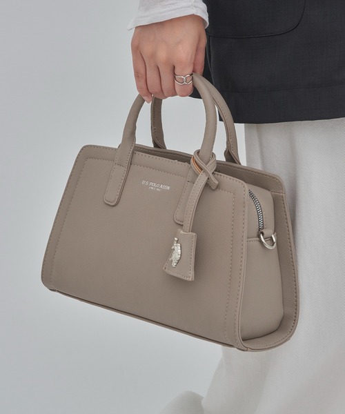 U.S. POLO ASSN.(ユーエスポロアッスン)の「【U.S. POLO ASSN.】≪別注≫キーリング付 2WAYスクエアトートバッグ ショルダーバッグ(ショルダーバッグ・レディース・グレイッシュベージュ/ライトベージュ/ブラック・FREE)」の4枚目の写真