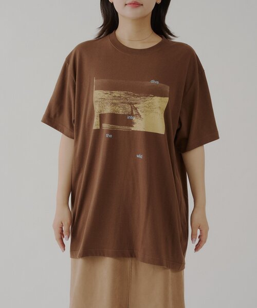 WHIMSIC(ウィムジック)の「【UNISEX/2サイズ展開】 ダイブイントューザワイルド シルクスクリーンプリントT(Tシャツ/カットソー・メンズ・ブラウン/チャコールグレー/パープル・2/1)」の11枚目の写真