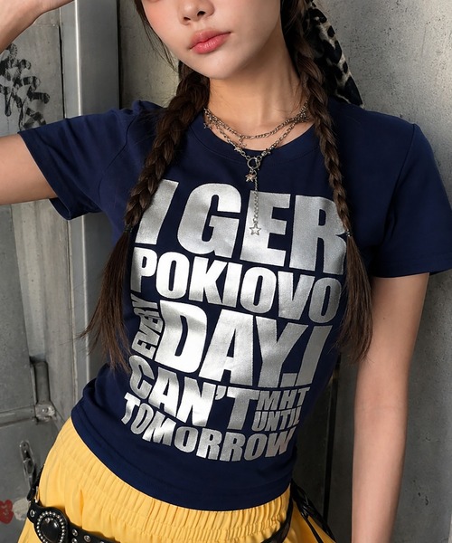 SPINNS(スピンズ)の「カラフル半袖Tシャツ/ビッグロゴ/全8色/ストリート女子(Tシャツ/カットソー・レディース・ライム/ブラック/ライトピンク/ピンク/ブルー/ネイビー/イエロー/サックスブルー・ONESIZE)」の4枚目の写真