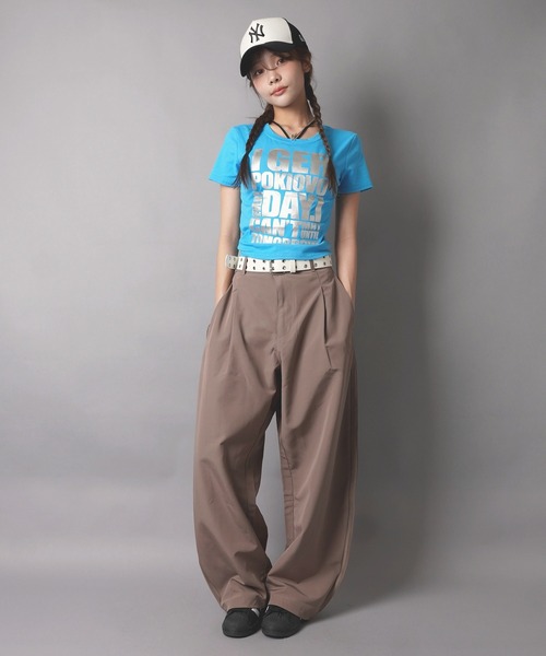 SPINNS(スピンズ)の「カラフル半袖Tシャツ/ビッグロゴ/全8色/ストリート女子(Tシャツ/カットソー・レディース・ライム/ブラック/ライトピンク/ピンク/ブルー/ネイビー/イエロー/サックスブルー・ONESIZE)」の19枚目の写真