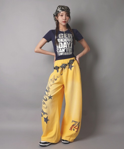 SPINNS(スピンズ)の「カラフル半袖Tシャツ/ビッグロゴ/全8色/ストリート女子(Tシャツ/カットソー・レディース・ライム/ブラック/ライトピンク/ピンク/ブルー/ネイビー/イエロー/サックスブルー・ONESIZE)」の16枚目の写真