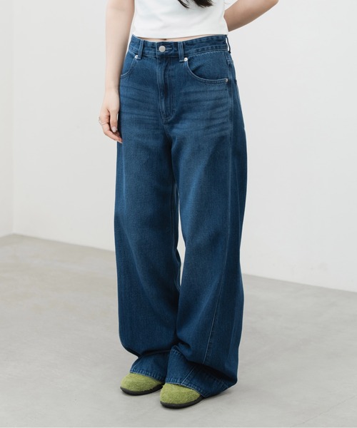 HONE(ホーン)の「Twist cut wide straight denim pants / ツイストカットワイドストレートデニムパンツ(デニムパンツ・メンズ・ブルー/ブラック・SMALL/MEDIUM/LARGE)」の8枚目の写真