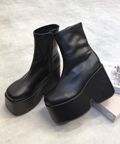 DEMETER（デメテル）の「厚底 ボリュームソール センターシーム ストレッチショートブーツ（ブーツ・レディース・ブラック系その他/ブラック・S/M/L/LL）」の5枚目の写真