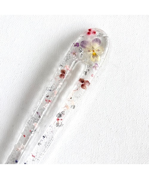 tone(トーン)の「【popochi】レジン ドライフラワー かんざし|着物 浴衣 夏 ラメ 金箔 銀箔 入り 和モダン ヘアアクセ 和風 簪(MA)(その他ヘアアクセサリー・レディース・ピンク系・FREE)」の3枚目の写真