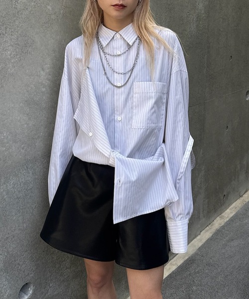 Ameri(アメリ)の「STRIPE TRANSFORM OVER SHIRT(シャツ/ブラウス・レディース・ブラウン/サックスブルー/アイボリー・FREE)」の2枚目の写真