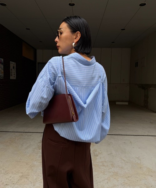 Ameri(アメリ)の「STRIPE TRANSFORM OVER SHIRT(シャツ/ブラウス・レディース・ブラウン/サックスブルー/アイボリー・FREE)」の8枚目の写真
