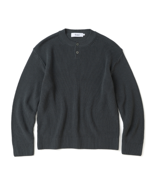 KNITTED(ニッティド)の「コットンヘンリーネックワッフルニットチャコール(ニット/セーター・メンズ・その他・M/L/XL)」の2枚目の写真