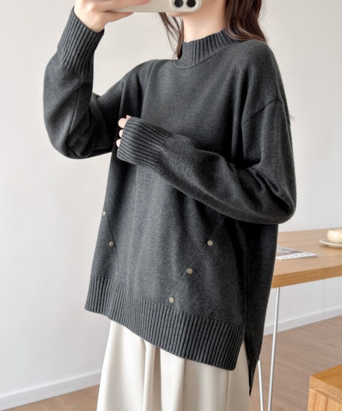 ABITOKYO(アビトーキョー)の「サイドスリットタートルネックニットプルオーパー(ニット/セーター・レディース・ブラック/チャコールグレー/モカ・FREE)」の4枚目の写真