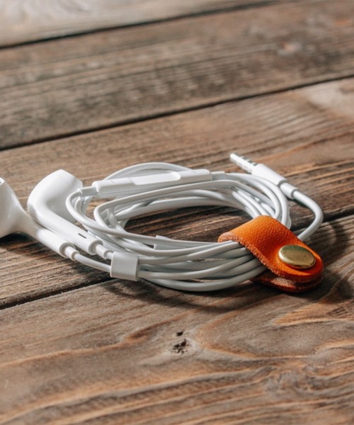 DURAM FACTORY（ドゥラムファクトリー）の「DURAM ドゥラム コードホルダー イヤホン ケーブルタイ 14011（ヘッドフォン/イヤホン・レディース・ライトブラウン/ブラウン/ダークブラウン/レッド/グリーン/ブラック・FREE）」の4枚目の写真