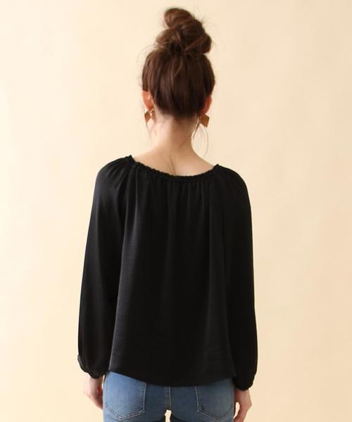 coen（コーエン）の「ヴィンテージサテンギャザーブラウス（シャツ/ブラウス・レディース・ナチュラル/ブラック・FREE）」の5枚目の写真