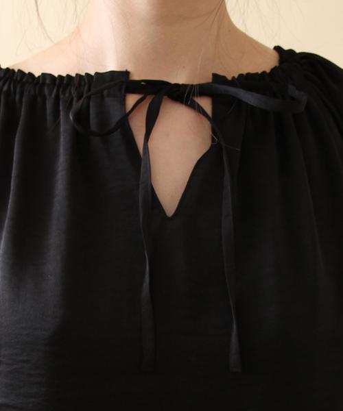 coen（コーエン）の「ヴィンテージサテンギャザーブラウス（シャツ/ブラウス・レディース・ナチュラル/ブラック・FREE）」の7枚目の写真