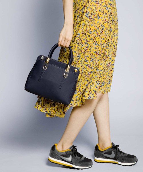 PLAIN CLOTHING（プレーンクロージング）の「ベルトハンドバッグ【PLAIN CLOTHING】（ハンドバッグ・レディース・レッド/キャメル/ベージュ/ネイビー/ブラック/グレー/アイボリー・FREE）」の5枚目の写真