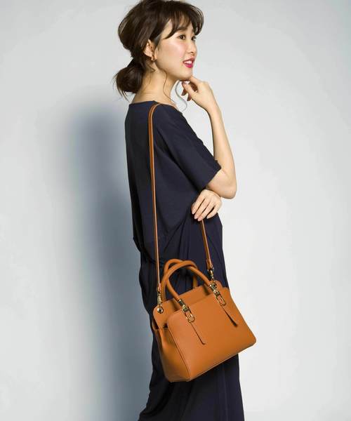 PLAIN CLOTHING（プレーンクロージング）の「ベルトハンドバッグ【PLAIN CLOTHING】（ハンドバッグ・レディース・レッド/キャメル/ベージュ/ネイビー/ブラック/グレー/アイボリー・FREE）」の6枚目の写真