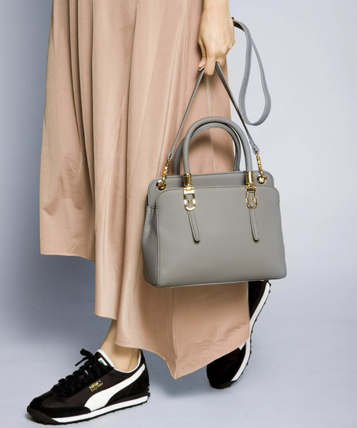 PLAIN CLOTHING（プレーンクロージング）の「ベルトハンドバッグ【PLAIN CLOTHING】（ハンドバッグ・レディース・レッド/キャメル/ベージュ/ネイビー/ブラック/グレー/アイボリー・FREE）」の3枚目の写真