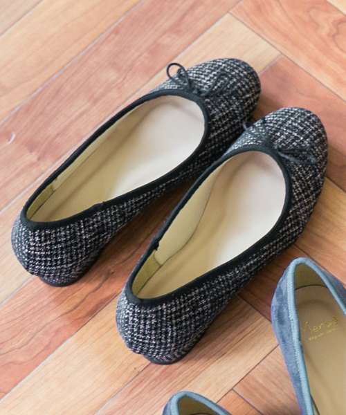 menue（メヌエ）の「ウエッジヒール ラウンドトゥ バレエシューズ（バレエシューズ・レディース・ブラック系その他/ブラック系その他2/ブラック/グレー/ブラウン系その他/ベージュ/レッド/レッド系その他/マスタード/モスグリーン/ブルー系その他/チャコールアッシュ/ワインレッド/ブラック系その他3・39/41/38/34/36/37/35/40）」の5枚目の写真