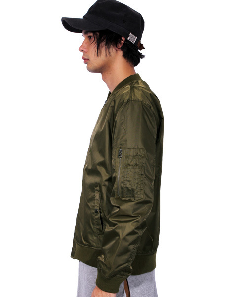 ８(eight)（エイト）の「MA-1 ミリタリージャケット ブルゾン フライトジャケット（MA-1・メンズ・ブラック/カーキ・MEDIUM/LARGE/X-LARGE）」の10枚目の写真