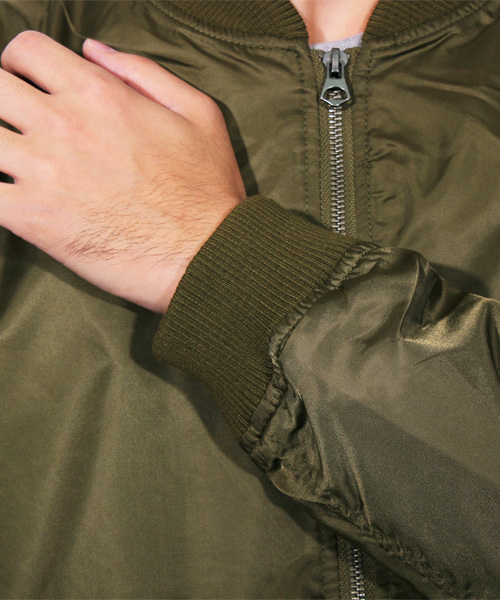 ８(eight)（エイト）の「MA-1 ミリタリージャケット ブルゾン フライトジャケット（MA-1・メンズ・ブラック/カーキ・MEDIUM/LARGE/X-LARGE）」の15枚目の写真