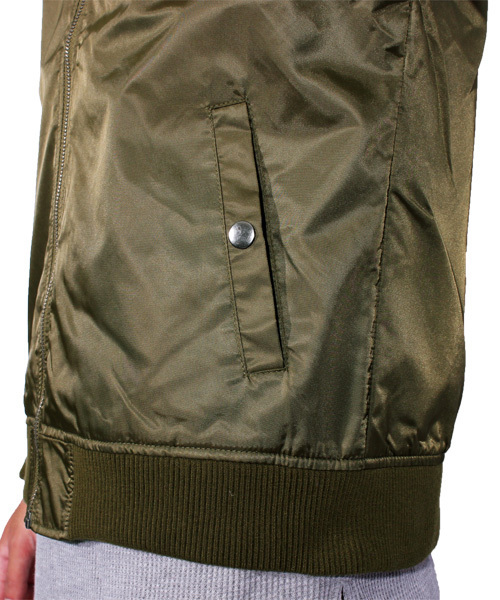 ８(eight)（エイト）の「MA-1 ミリタリージャケット ブルゾン フライトジャケット（MA-1・メンズ・ブラック/カーキ・MEDIUM/LARGE/X-LARGE）」の5枚目の写真