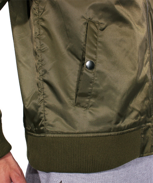 ８(eight)（エイト）の「MA-1 ミリタリージャケット ブルゾン フライトジャケット（MA-1・メンズ・ブラック/カーキ・MEDIUM/LARGE/X-LARGE）」の14枚目の写真