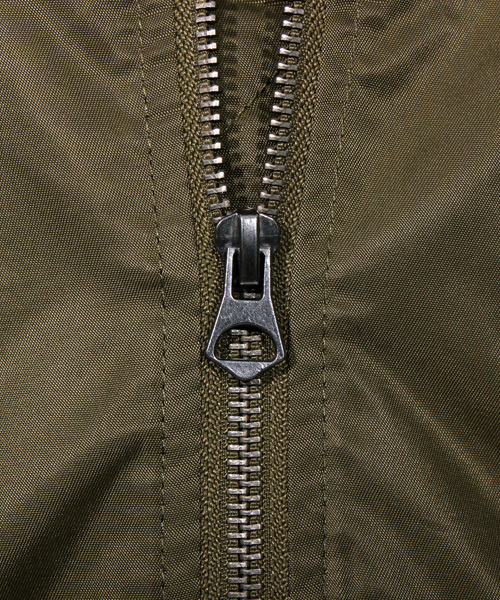 ８(eight)（エイト）の「MA-1 ミリタリージャケット ブルゾン フライトジャケット（MA-1・メンズ・ブラック/カーキ・MEDIUM/LARGE/X-LARGE）」の11枚目の写真