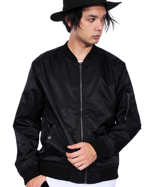 ８(eight)（エイト）の「MA-1 ミリタリージャケット ブルゾン フライトジャケット（MA-1・メンズ・ブラック/カーキ・MEDIUM/LARGE/X-LARGE）」の4枚目の写真