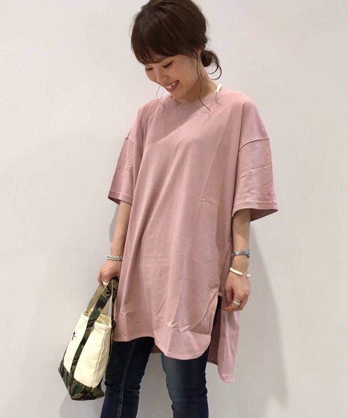 LIPSTAR(リップスター)の「袖星刺繍スリットチュニック(Tシャツ/カットソー・レディース・ブラック/オフホワイト/ピンク/グリーン系その他2・M)」の4枚目の写真