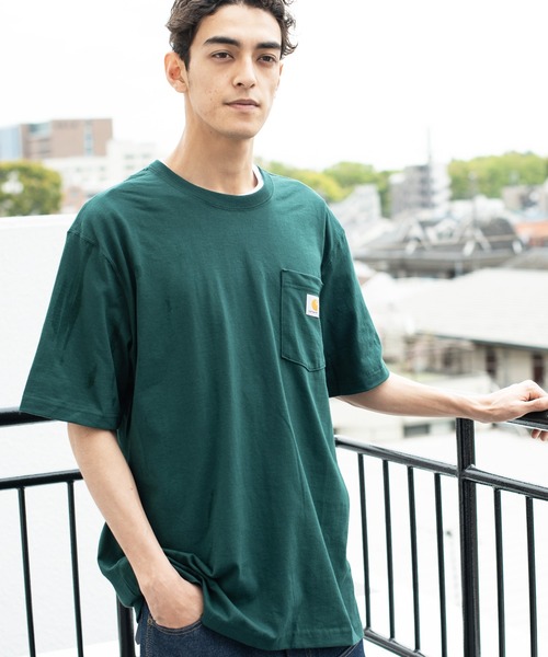 Carhartt(カーハート)の「Carhartt ポケット付きTシャツ(Tシャツ/カットソー・メンズ・ホワイト/ブラック/ベージュ/ネイビー/グリーン/ヘザーグレー/ワイン/ブルー系その他/ダークグレー/グレー系その他/ブラック系その他/ブルー系その他2/レッド系その他/ブルー系その他3/レッド系その他2/グリーン系その他/ダークブラウン/チャコールグレー/グリーン系その他2/グリーン系その他3/ブルー系その他5/ブルー系その他6/コーラルピンク/レッド系その他3/オレンジ系その他/ゴールド系その他/ブルー系その他4/ブラウン系その他/グリーン系その他4/その他1/ブルー系その他7/ブラウン系その他2/グリーン系その他5/ピンク系その他/サックスブルー/オレンジ系その他2/ピンク系その他2/レッド系その他4/ブルー系1/イエロー/グリーン系その他6/その他2・LARGE/SMALL/MEDIUM/X-LARGE/XX-LARGE)」の12枚目の写真