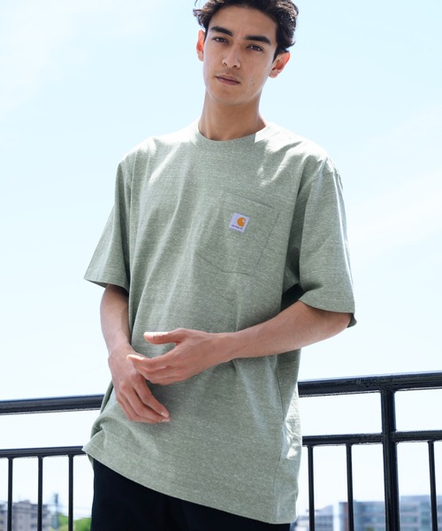 Carhartt(カーハート)の「Carhartt ポケット付きTシャツ(Tシャツ/カットソー・メンズ・ホワイト/ブラック/ベージュ/ネイビー/グリーン/ヘザーグレー/ワイン/ブルー系その他/ダークグレー/グレー系その他/ブラック系その他/ブルー系その他2/レッド系その他/ブルー系その他3/レッド系その他2/グリーン系その他/ダークブラウン/チャコールグレー/グリーン系その他2/グリーン系その他3/ブルー系その他5/ブルー系その他6/コーラルピンク/レッド系その他3/オレンジ系その他/ゴールド系その他/ブルー系その他4/ブラウン系その他/グリーン系その他4/その他1/ブルー系その他7/ブラウン系その他2/グリーン系その他5/ピンク系その他/サックスブルー/オレンジ系その他2/ピンク系その他2/レッド系その他4/ブルー系1/イエロー/グリーン系その他6/その他2・LARGE/SMALL/MEDIUM/X-LARGE/XX-LARGE)」の17枚目の写真