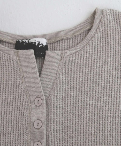 antiqua(アンティカ)の「ワッフルヘンリートップス(Tシャツ/カットソー・レディース・ブラック/ベージュ/オフホワイト/グレー系その他・FREE)」の6枚目の写真