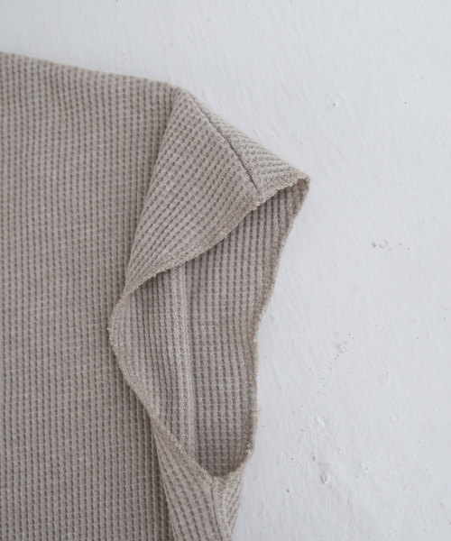 antiqua(アンティカ)の「ワッフルヘンリートップス(Tシャツ/カットソー・レディース・ブラック/ベージュ/オフホワイト/グレー系その他・FREE)」の7枚目の写真