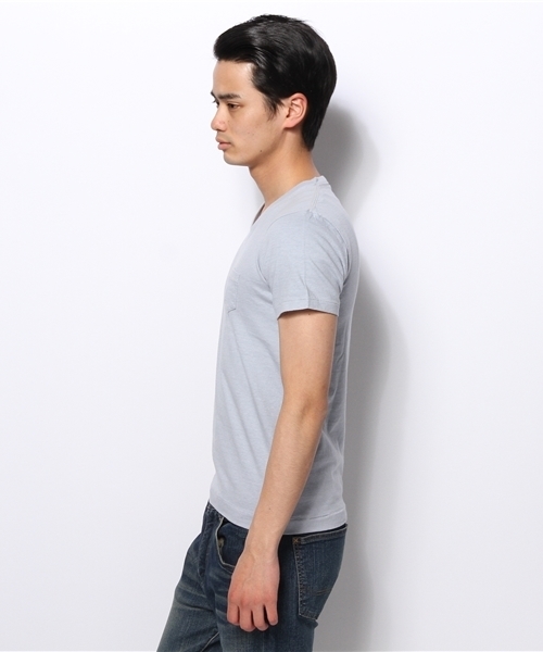 SHIPS（シップス）の「ENTRY SG: 『GENOVA』 Vネック Tシャツ（Tシャツ/カットソー・メンズ・オフホワイト/グレー/ブラック/ピンクゴールド/ライトブルー/ピンク・LARGE/X-LARGE/MEDIUM/SMALL）」の8枚目の写真