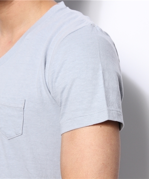 SHIPS（シップス）の「ENTRY SG: 『GENOVA』 Vネック Tシャツ（Tシャツ/カットソー・メンズ・オフホワイト/グレー/ブラック/ピンクゴールド/ライトブルー/ピンク・LARGE/X-LARGE/MEDIUM/SMALL）」の11枚目の写真