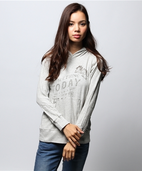 goa(ゴア)の「グランコットガーゼ天竺 プリントフードプルオーバー(Tシャツ/カットソー・レディース・キナリ/グレー/ベージュ/カーキ/レッド・FREE)」の3枚目の写真