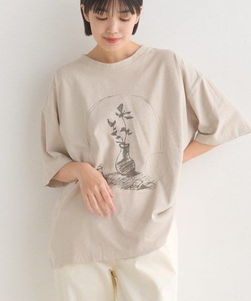 OMNES（オムネス）の「ユニセックス　-by RYOJI OBATA×OMNES プリント半袖Tシャツ（Tシャツ/カットソー・メンズ・ホワイト系その他/ブラック系その他/グレー系その他/ブラウン系その他/ベージュ系その他/グリーン系その他/ピンク系その他/ホワイト系その他2/ホワイト系その他3/ホワイト系その他4/ホワイト系その他5/ブラック系その他2/ブラック系その他3/グレー系その他2/ブラウン系その他2/ベージュ系その他2/ベージュ系その他3/グリーン系その他2/グリーン系その他3/ピンク系その他2・SMALL/MEDIUM/LARGE/X-LARGE/XX-LARGE/XXX-LARGE）」の9枚目の写真