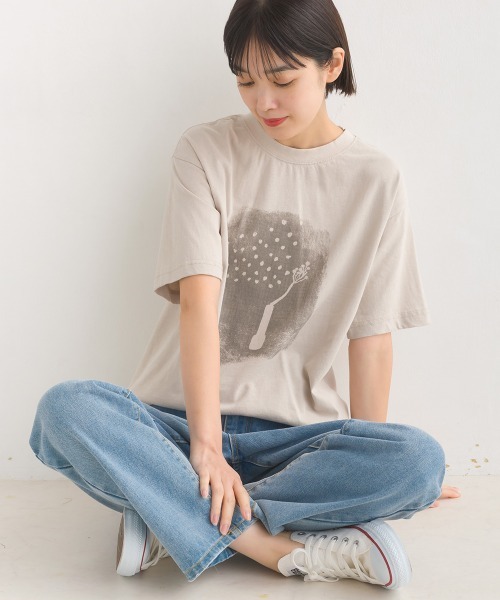 OMNES（オムネス）の「ユニセックス　-by RYOJI OBATA×OMNES プリント半袖Tシャツ（Tシャツ/カットソー・メンズ・ホワイト系その他/ブラック系その他/グレー系その他/ブラウン系その他/ベージュ系その他/グリーン系その他/ピンク系その他/ホワイト系その他2/ホワイト系その他3/ホワイト系その他4/ホワイト系その他5/ブラック系その他2/ブラック系その他3/グレー系その他2/ブラウン系その他2/ベージュ系その他2/ベージュ系その他3/グリーン系その他2/グリーン系その他3/ピンク系その他2・SMALL/MEDIUM/LARGE/X-LARGE/XX-LARGE/XXX-LARGE）」の10枚目の写真