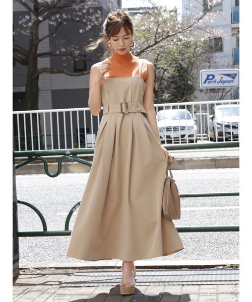 dazzlin（ダズリン）の「バックベルトデザインキャミワンピース（ワンピース・レディース・オフホワイト/グレー/ベージュ・SMALL/MEDIUM）」の5枚目の写真