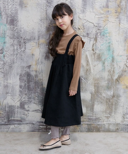 Bee des Bee（ビーデスビー）の「コーデュロイ風ジャンパースカート（ジャンパースカート・キッズ・ピンクベージュ/ブルー/ベージュ/ライトグレー/ブラック/モスグリーン/ブラック系/グリーン系/ブルー系その他/パープル/アイボリー・120cm/130cm/140cm/150cm/110cm/100cm）」の3枚目の写真